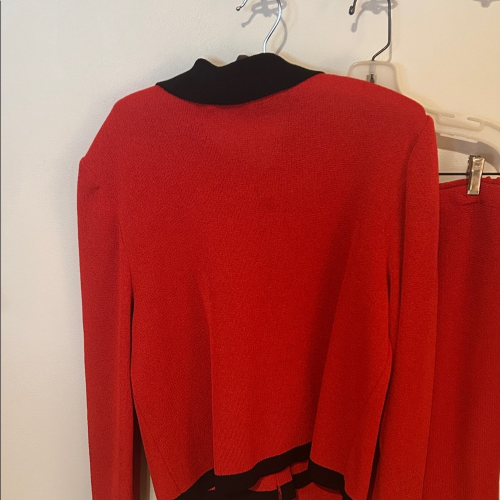 Chic Red and Black Women's Skirt Set - Picture 4 of 6